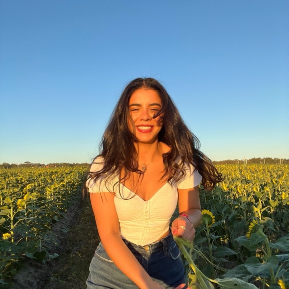 Meet your Posher, Sandy - Picture 2 of 2